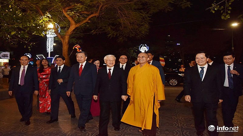 Tổng Bí thư, Chủ tịch nước Nguyễn Phú Trọng thăm, chúc Tết nhân dân đêm giao thừa