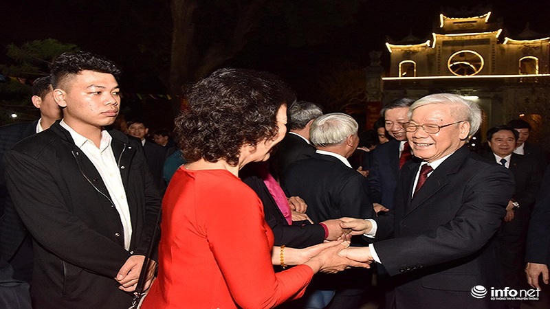 Tổng Bí thư, Chủ tịch nước Nguyễn Phú Trọng thăm, chúc Tết nhân dân đêm giao thừa