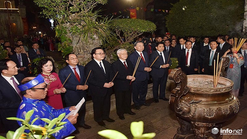 Tổng Bí thư, Chủ tịch nước Nguyễn Phú Trọng thăm, chúc Tết nhân dân đêm giao thừa