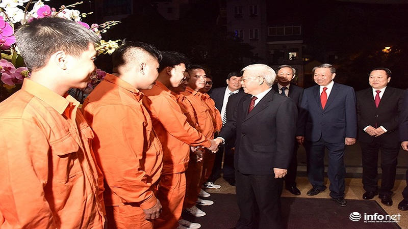 Tổng Bí thư, Chủ tịch nước Nguyễn Phú Trọng thăm, chúc Tết nhân dân đêm giao thừa