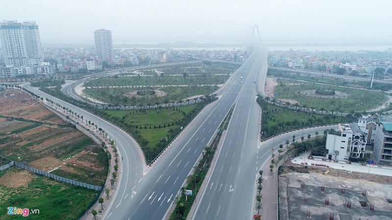 Đường phố Hà Nội vắng hoe sáng mồng 1 Tết