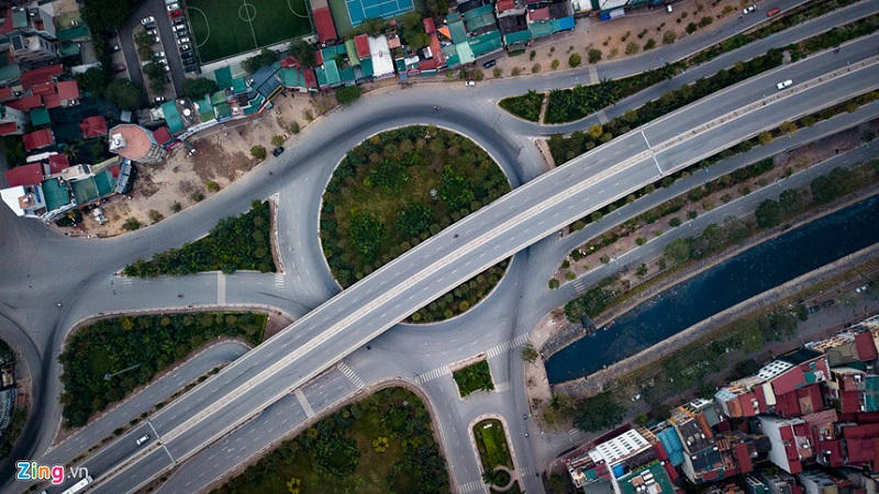 Đường phố Hà Nội vắng hoe sáng mồng 1 Tết