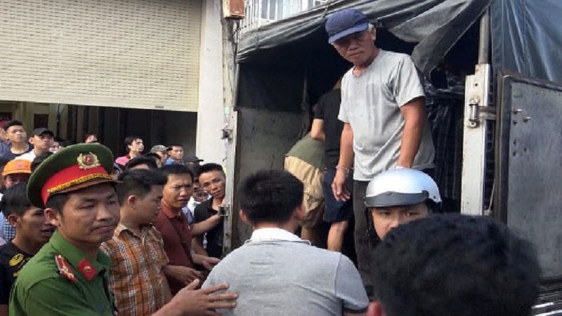 Bắt quả tang 20 'con bạc' mang cả tỷ đồng chơi xóc đĩa