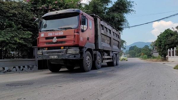 Vĩnh Phúc: Dân kêu khổ vì con đường đầu tư gần 90 tỷ đồng vừa làm xong đã hỏng