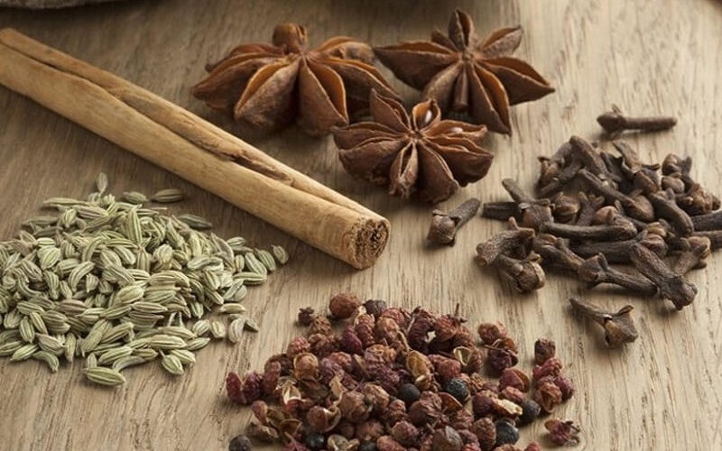 Cách lau dọn, bao sái bàn thờ trước Tết Quý Mão để đón tài lộc cả năm