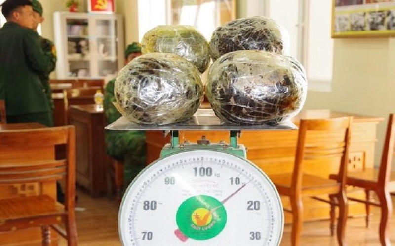 Bắt 2 đối tượng lợi dụng ngày Tết để vận chuyển trái phép ma túy vào Việt Nam