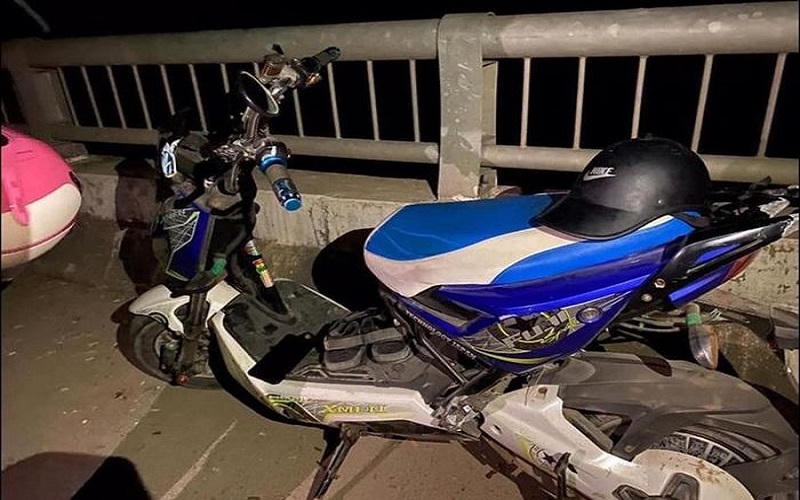 Nam sinh để lại thư tuyệt mệnh rồi nhảy cầu tự tử