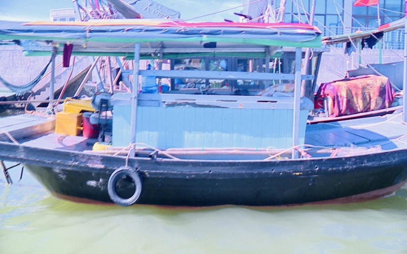 Phát hiện, xử lý 3 tàu du lịch tổ chức sự kiện giải trí trái phép trên Vịnh Hạ Long