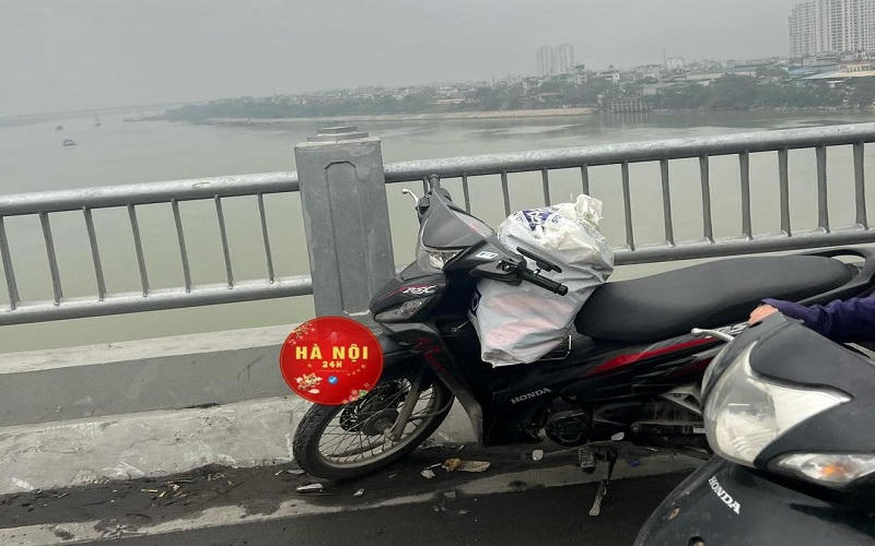 Cứu sống thành công nam thanh niên nhảy cầu Vĩnh Tuy