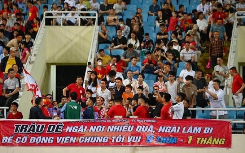 Thất bại thảm hại trước ĐT Indonesia 0-3: Cổ động viên kêu gọi HLV Troussier nên từ chức