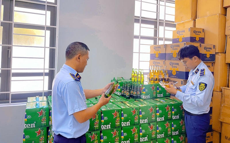 Tạm giữ 2.800 chai bia không có chứng từ hợp pháp