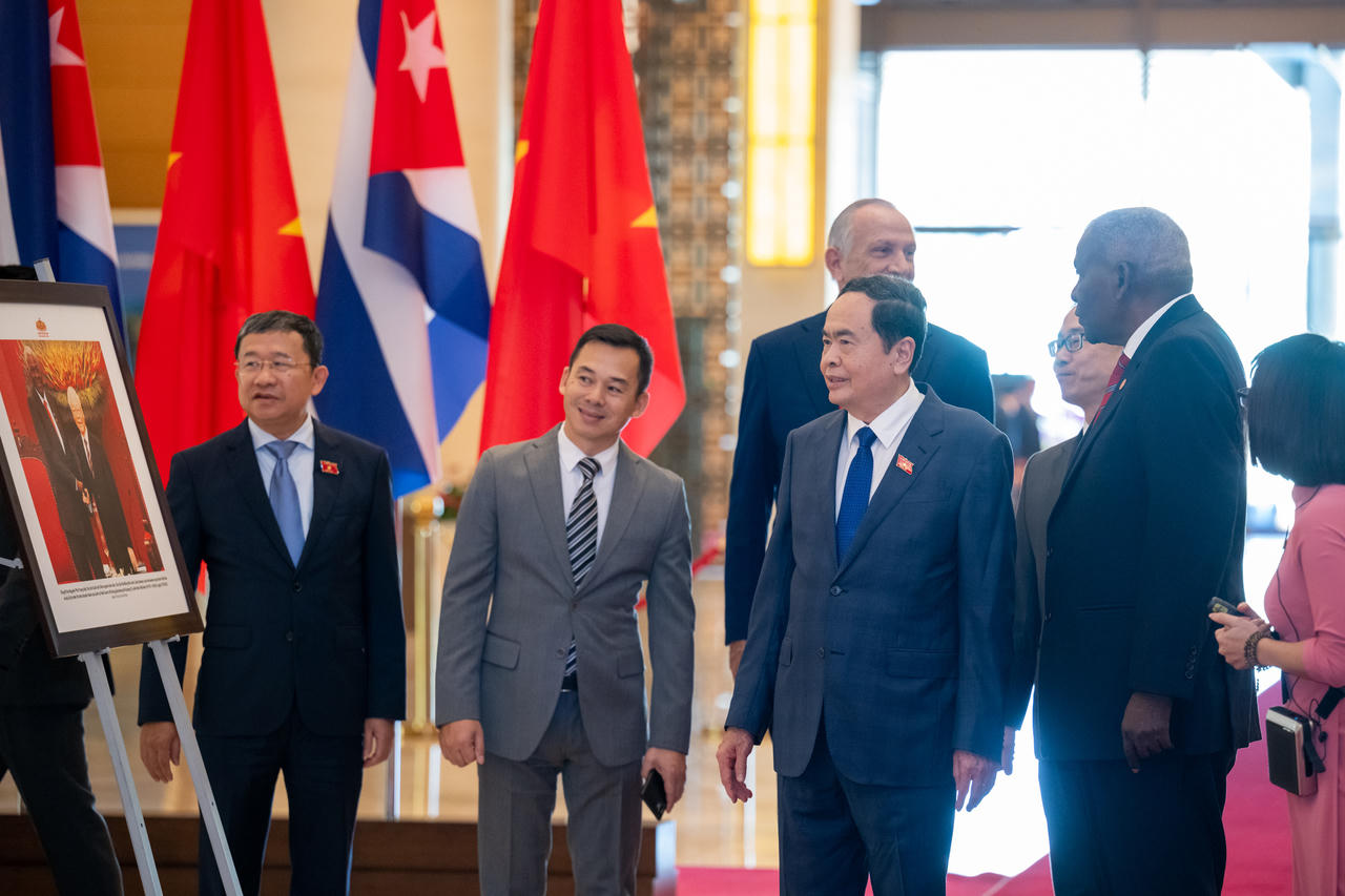 Củng cố và phát triển mối quan hệ đoàn kết đặc biệt Việt Nam - Cuba