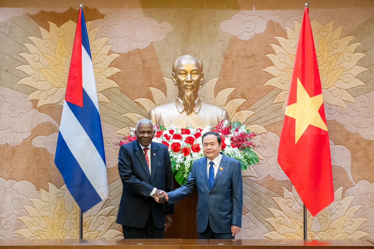 Củng cố và phát triển mối quan hệ đoàn kết đặc biệt Việt Nam - Cuba