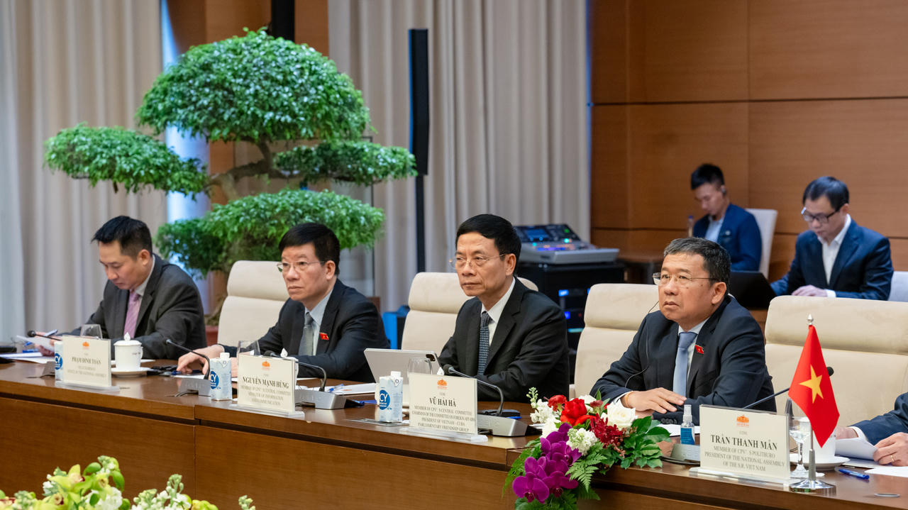 Củng cố và phát triển mối quan hệ đoàn kết đặc biệt Việt Nam - Cuba