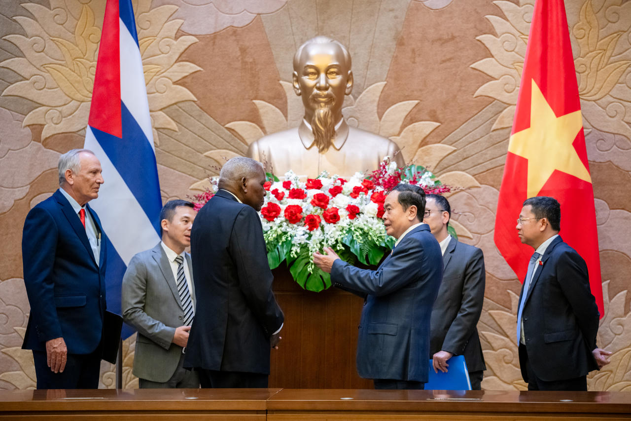 Củng cố và phát triển mối quan hệ đoàn kết đặc biệt Việt Nam - Cuba