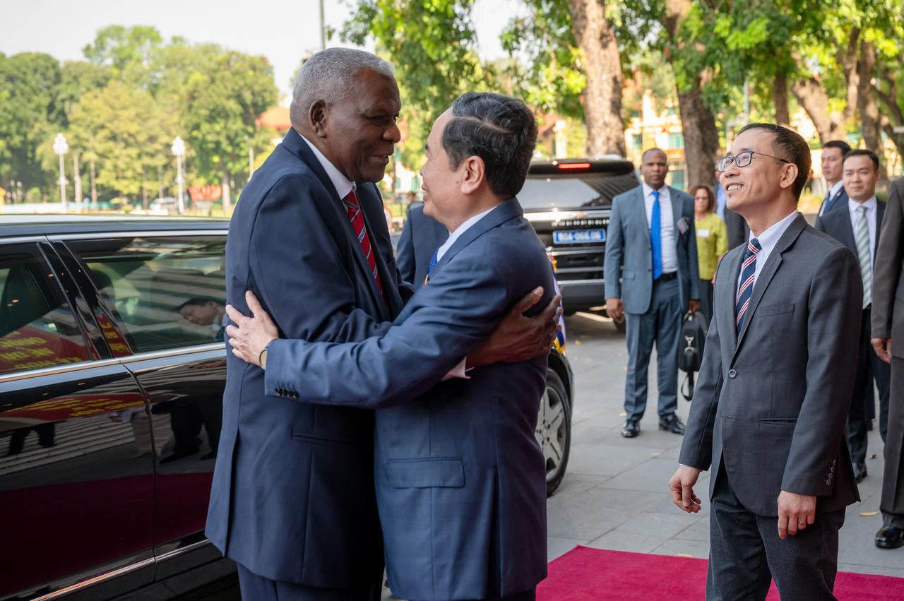 Củng cố và phát triển mối quan hệ đoàn kết đặc biệt Việt Nam - Cuba