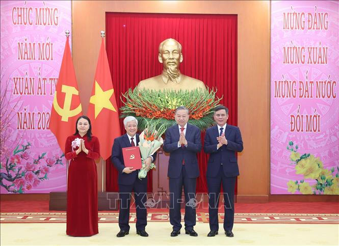 Tổng Bí thư trao quyết định thành lập các Đảng bộ trực thuộc Trung ương