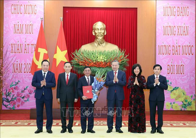 Tổng Bí thư trao quyết định thành lập các Đảng bộ trực thuộc Trung ương