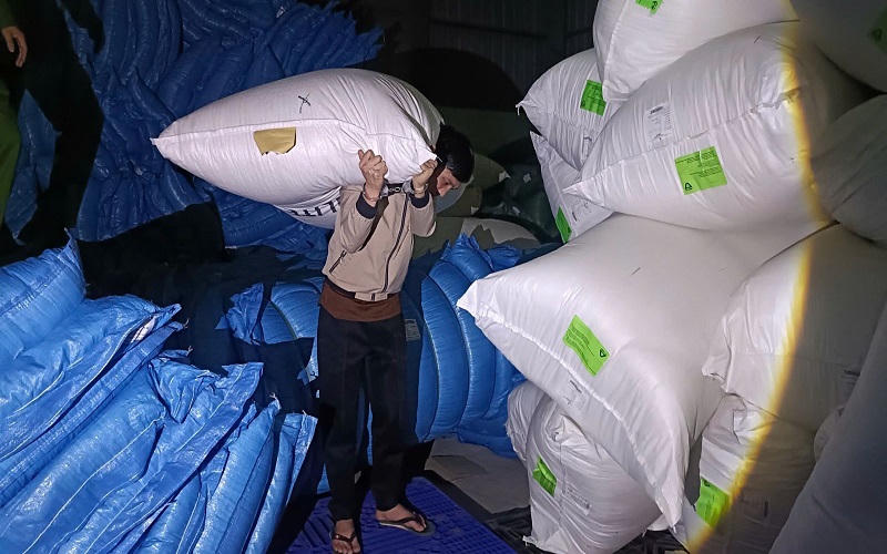 Bắt giữ nhóm 'đạo chích' trộm cắp 114 bao lông vũ trị giá hàng tỷ đồng tại Bắc Giang