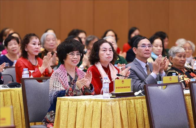 Thủ tướng: Cần có thêm giải thưởng vinh danh phụ nữ xuất sắc trên các lĩnh vực