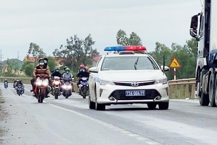 Người dân tự phát về quê tránh dịch, các tỉnh miền Trung “căng mình” kiểm soát