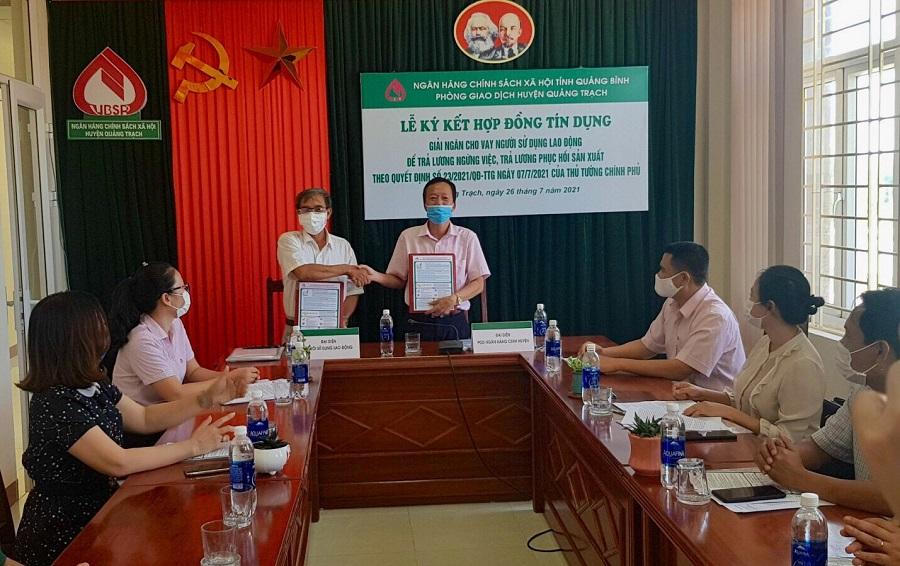 Ngân hàng chính sách xã hội giải ngân gói vay trả lương ngừng việc hơn 160 triệu đồng