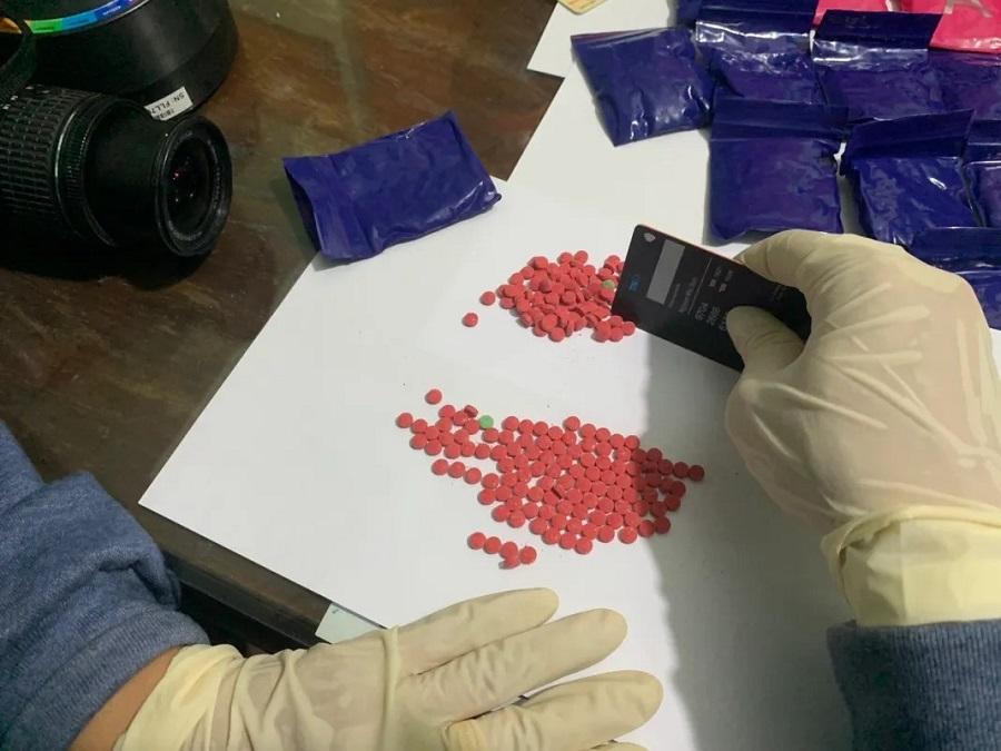 Bắt 2 đối tượng tàng trữ trái phép gần 4.000 viên ma túy tổng hợp