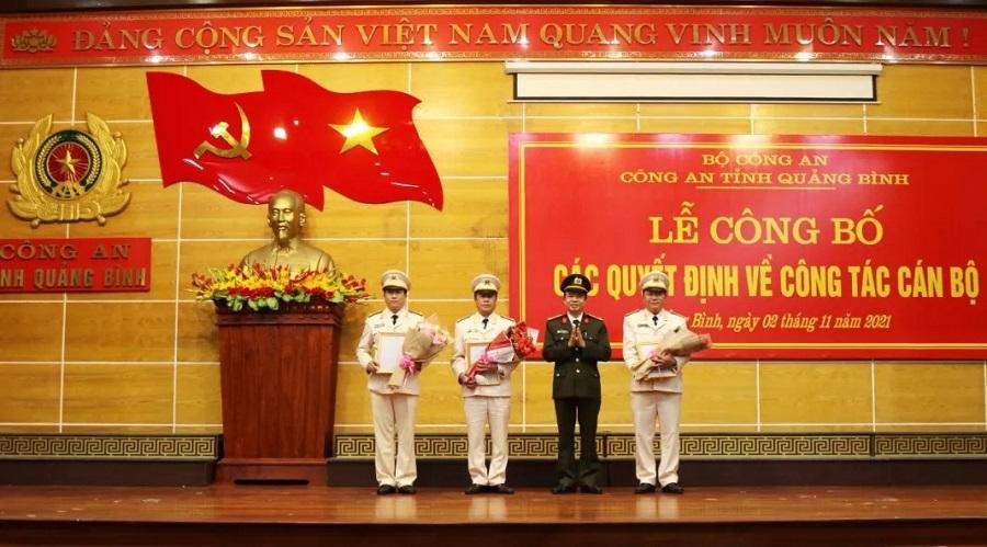Công an Quảng Bình công bố các quyết định về công tác cán bộ