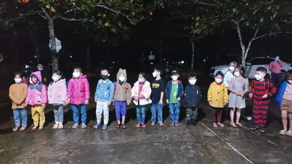 Học sinh lớp 1 mắc COVID-19, cả lớp đi cách ly trong đêm