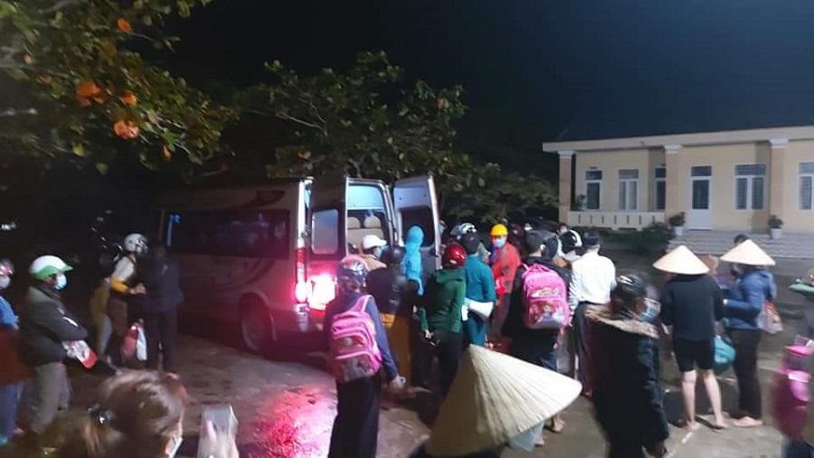 Học sinh lớp 1 mắc COVID-19, cả lớp đi cách ly trong đêm