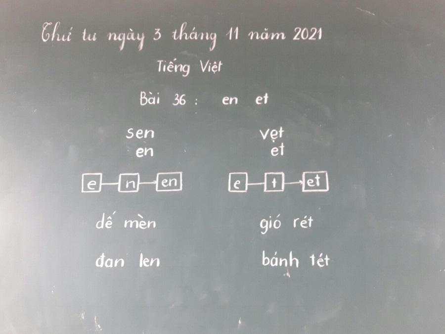 Lớp học đặc biệt ngày đầu tiên trong khu cách ly của 29 học sinh F1 ở Quảng Bình