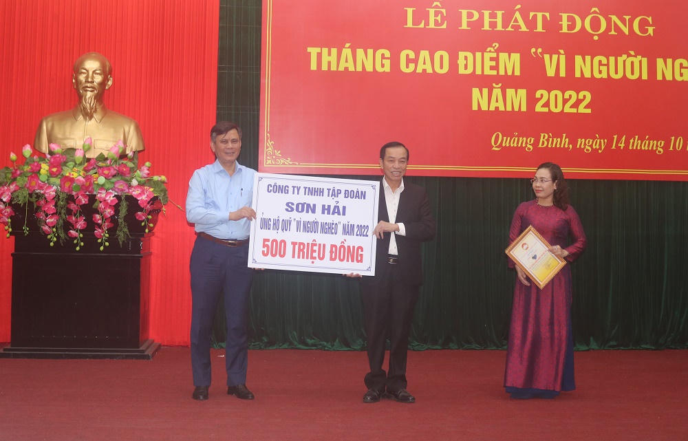 Quảng Bình phát động tháng cao điểm 'Vì người nghèo'