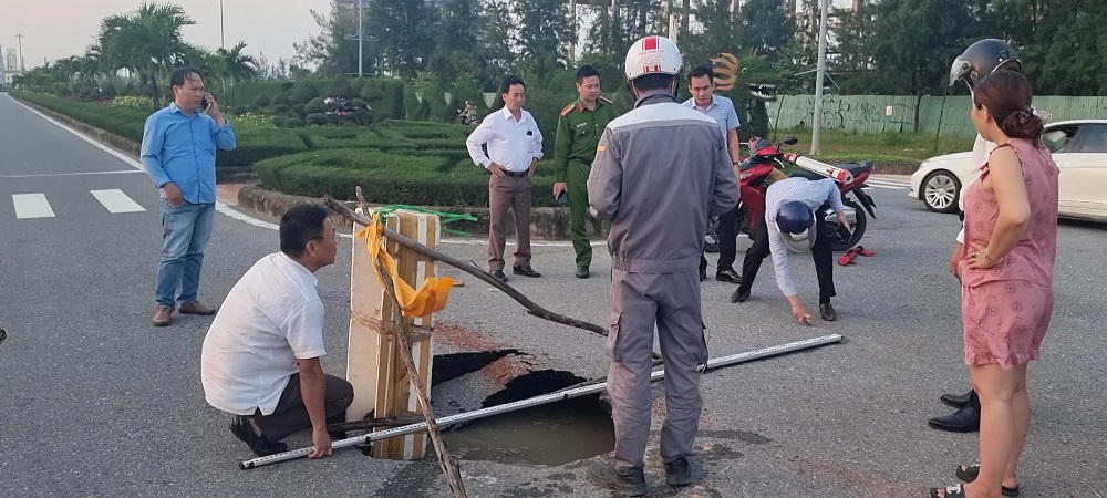 Quảng Bình gấp rút khắc phục sự cố 2 hố sụt lún trên đường Võ Nguyên Giáp