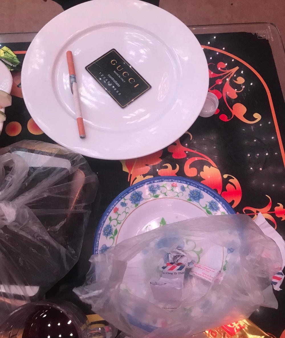 Phát hiện 6 nam, nữ "bay lắc" trong quán Karaoke 