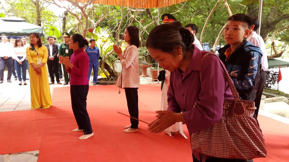 Tổ chức Lễ cầu siêu các anh hùng liệt sĩ tại Hang Tám Cô