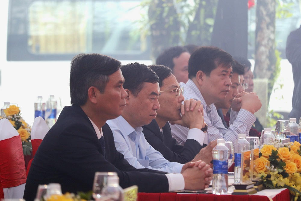 Trang nghiêm Lễ tưởng niệm 50 năm ngày hy sinh của các AHLS tại Hang Tám TNXP và Đường 20 Quyết Thắng