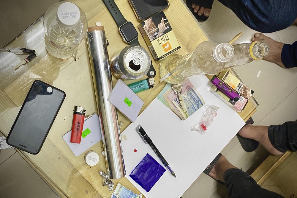 Bắt quả tang nhóm người tổ chức sử dụng ma túy tại nhà nghỉ 