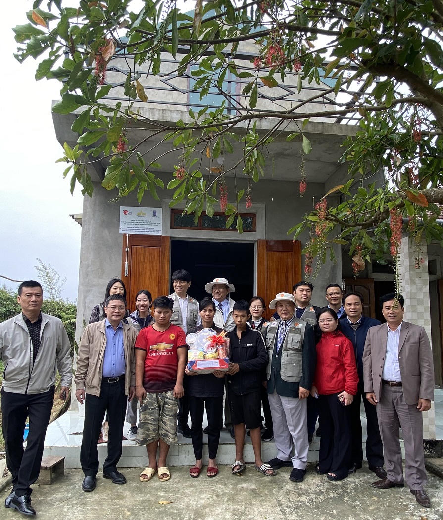 Niềm vui của người nghèo Quảng Bình trong ngôi nhà chống chịu bão, lụt