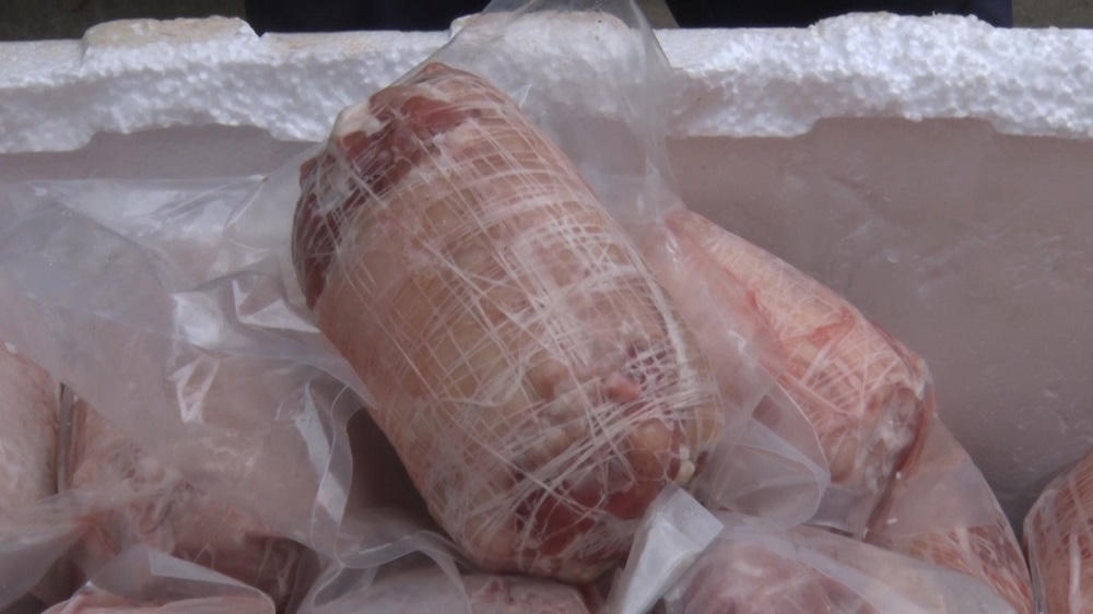 Tạm giữ lô hàng thực phẩm không rõ nguồn gốc, trị giá khoảng 1 tỷ đồng