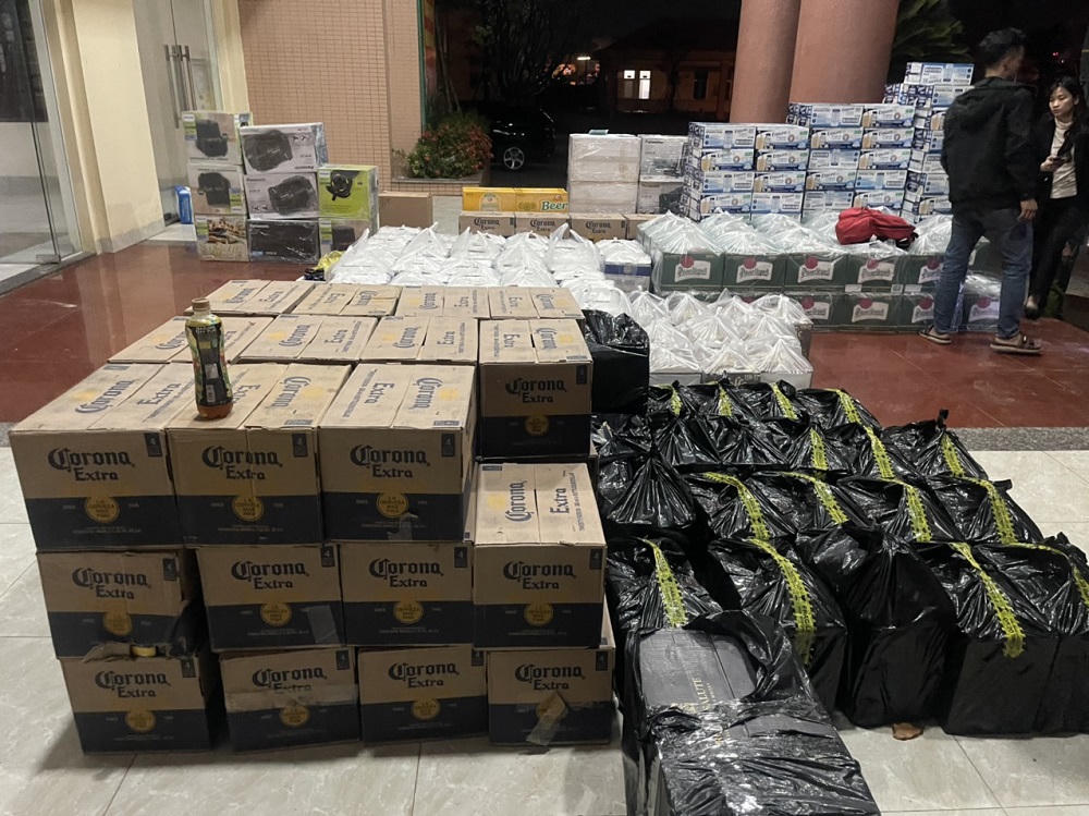 Bắt giữ xe ô tô tải vận chuyển nhiều hàng hóa không hóa đơn chứng từ