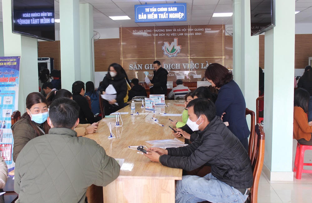 Sau tết, nhiều lao động Quảng Bình ở lại quê tìm việc làm mới