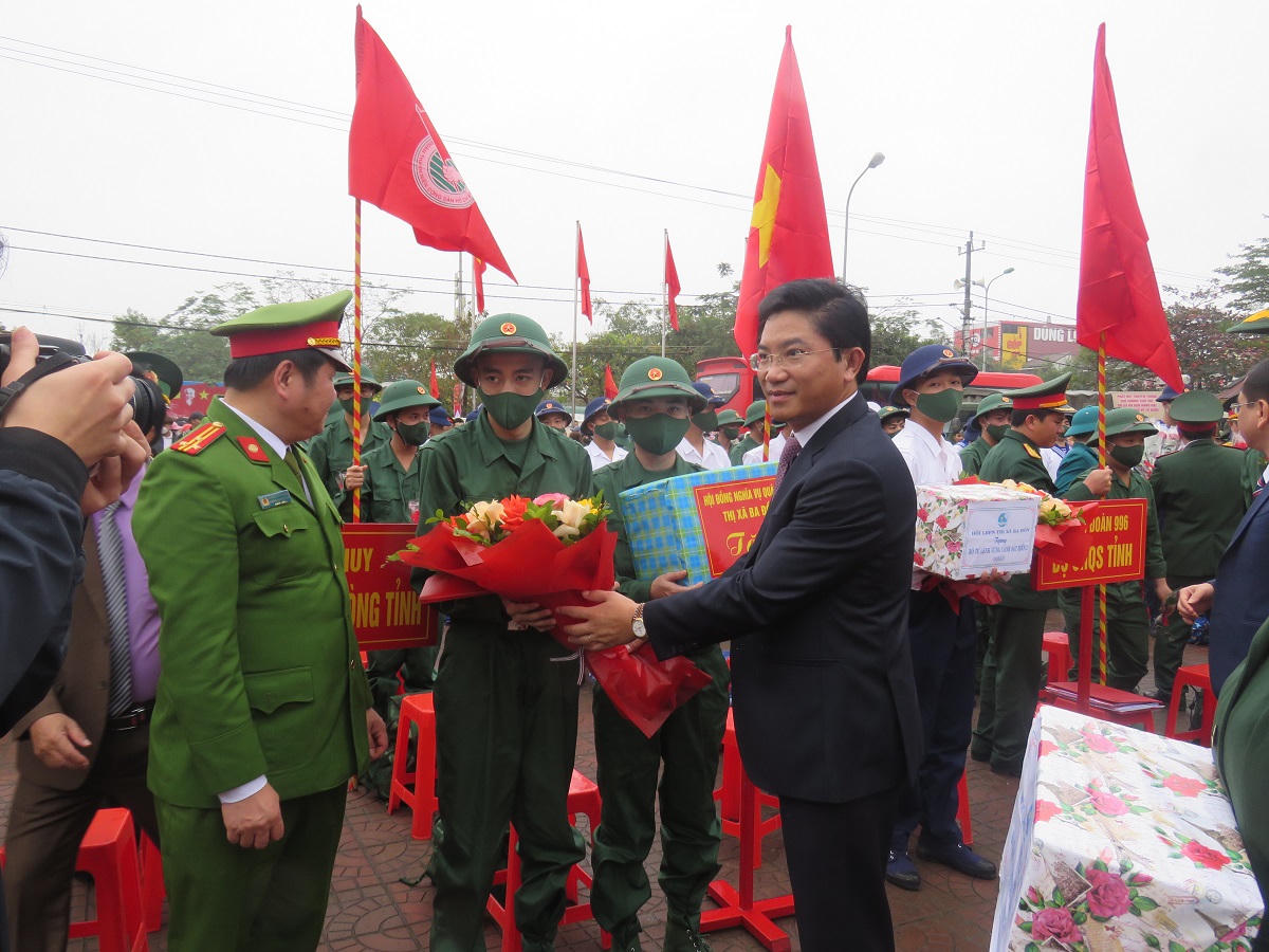 Thanh niên Quảng Bình hăng hái nhập ngũ