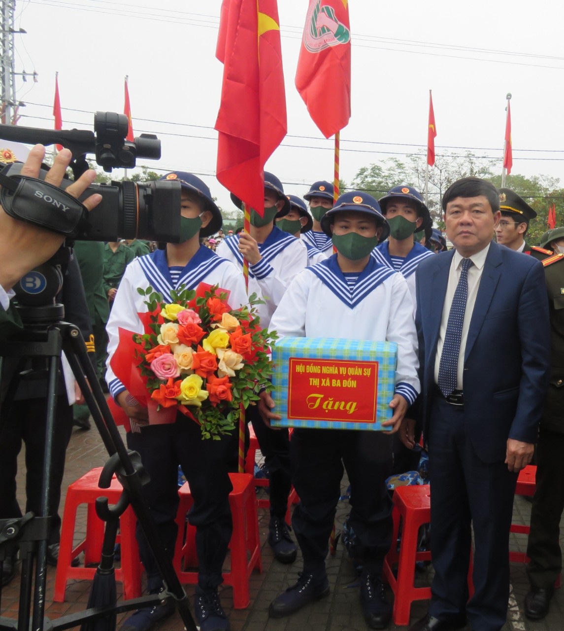 Thanh niên Quảng Bình hăng hái nhập ngũ
