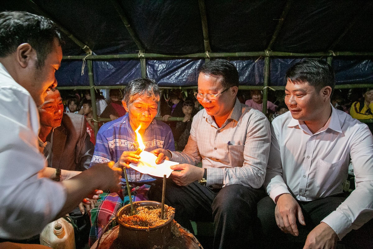 Về đại ngàn Trường Sơn xem lễ hội đập trống của người Ma Coong