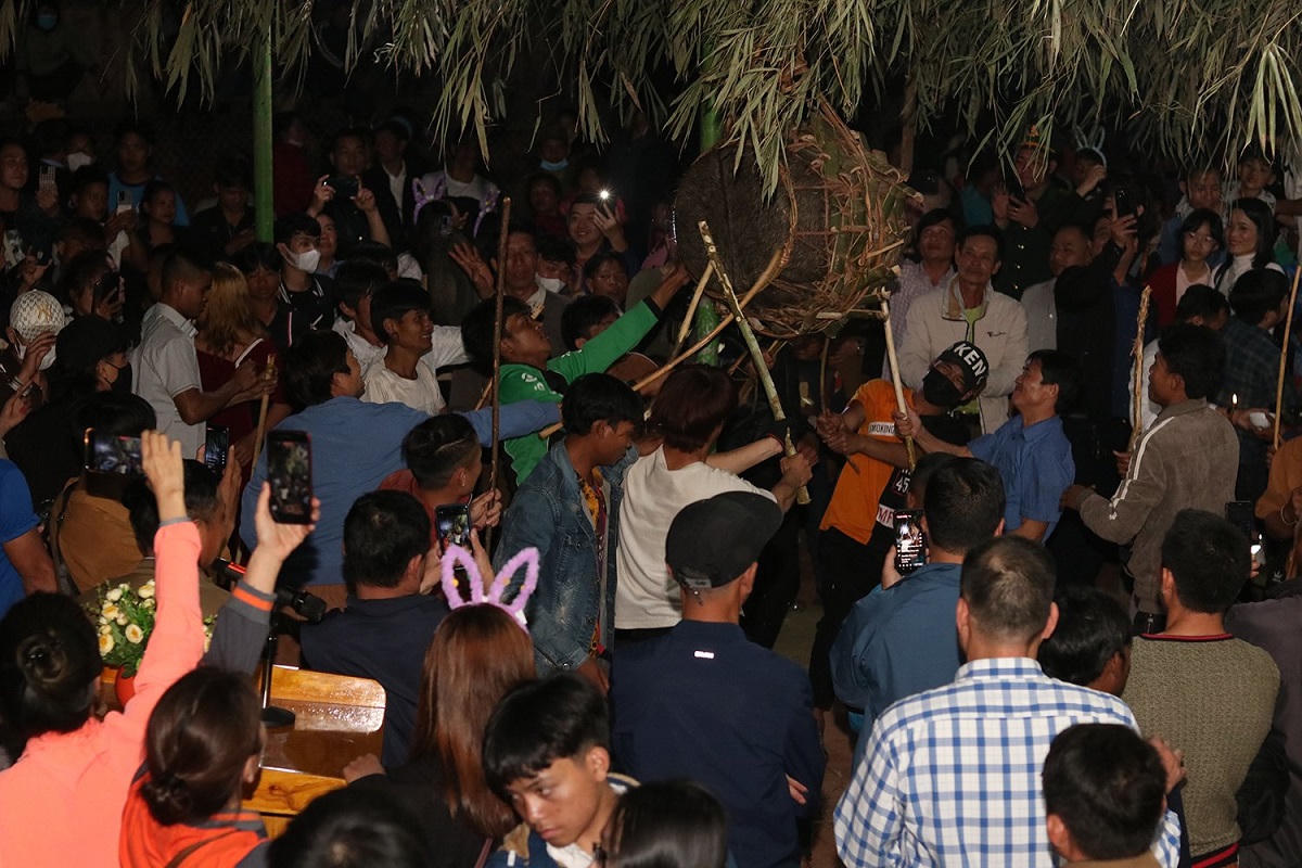 Về đại ngàn Trường Sơn xem lễ hội đập trống của người Ma Coong