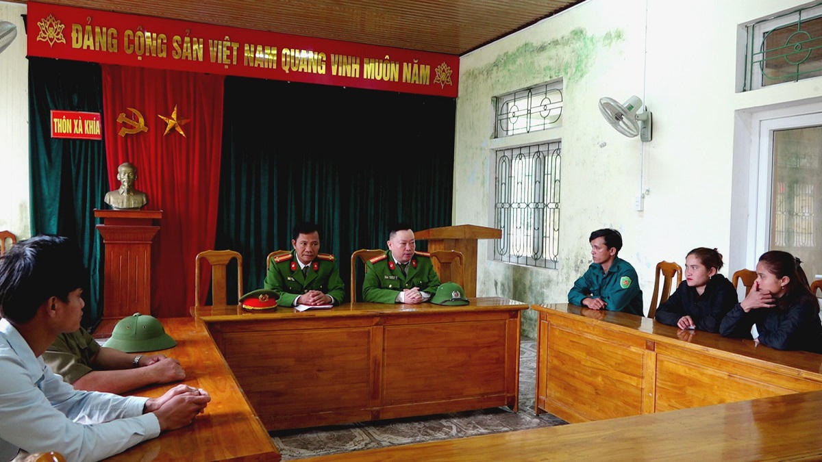 Công an Quảng Bình bám bản giúp dân giữ vững sự bình yên biên giới