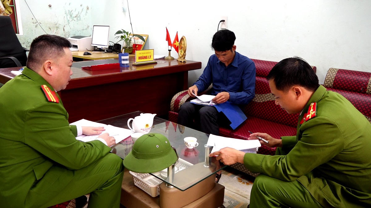 Công an Quảng Bình bám bản giúp dân giữ vững sự bình yên biên giới