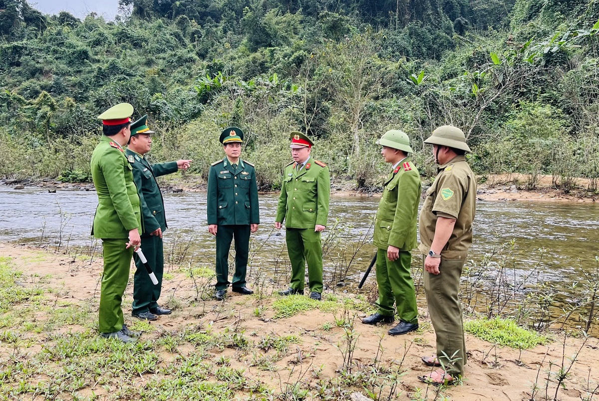 Công an Quảng Bình bám bản giúp dân giữ vững sự bình yên biên giới