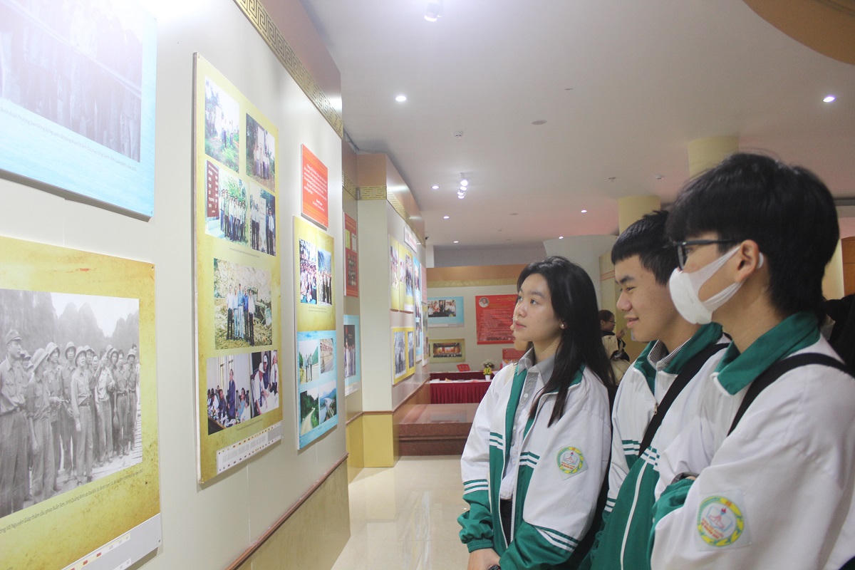 Triển lãm sách và ảnh về Trung tướng Đồng Sỹ Nguyên