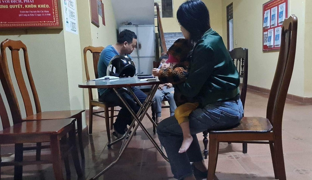 Công an thành phố Đồng Hới tìm thấy cháu bé 5 tuổi đi lạc trong đêm 